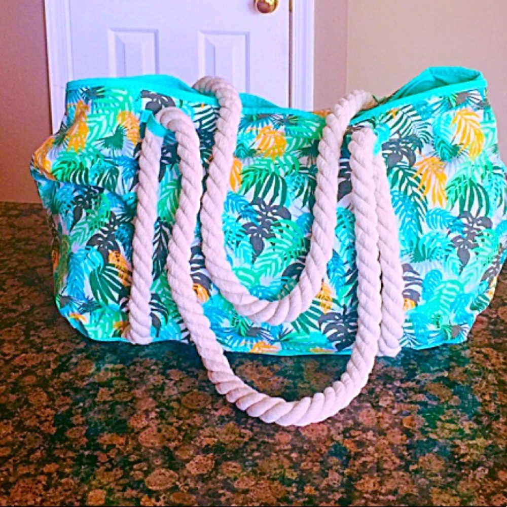 Cute Beach bag. - Picture 6 of 8